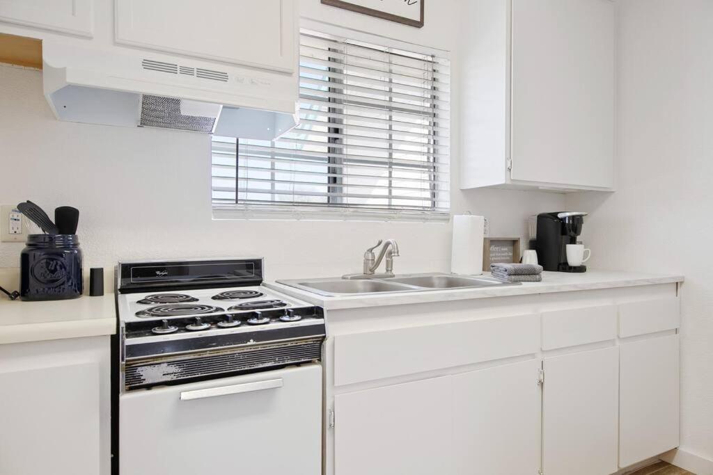 Couples Studio 1 W Full Kitchen Leilighet Oakhurst Eksteriør bilde